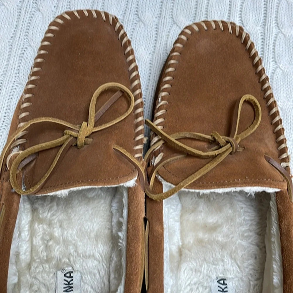 Minnetonka Men’s sz 15 slippers. Suede, rubber sole, Fur lined. good condition main image 11